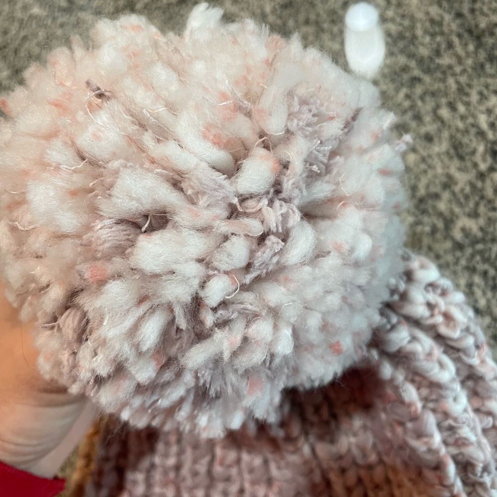 Pink winter hat - Picture 2 of 4